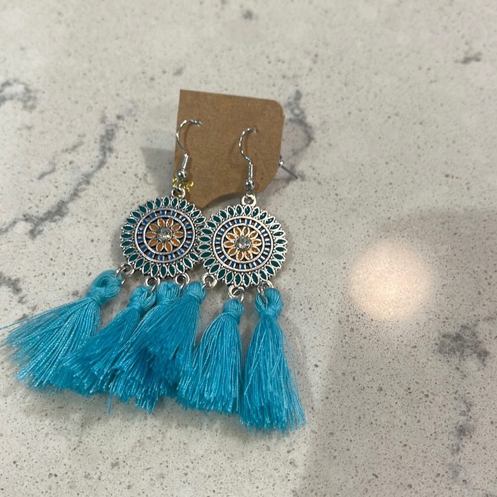 Earrings with blue fringe